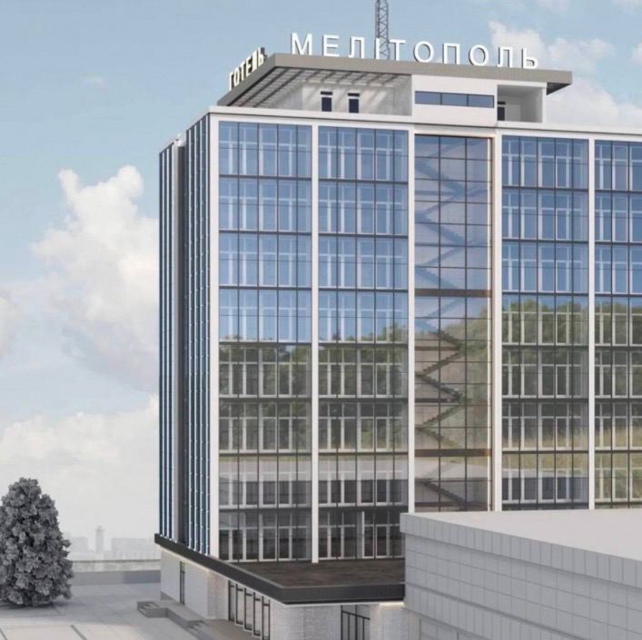 Новий власник навіть поділився проектом майбутнього вигляду оновленого готелю.